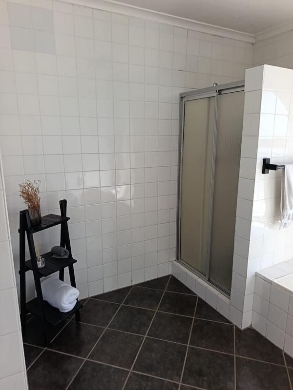 5 Bedroom Property for Sale in Grassy Park Western Cape